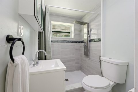 Villa ou maison à vendre à Fort Lauderdale, Floride: 2 chambres, 70.05 m2 № 1989115 - photo 13