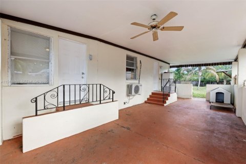 Villa ou maison à vendre à Fort Lauderdale, Floride: 2 chambres, 70.05 m2 № 1989115 - photo 14