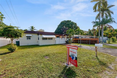 Villa ou maison à vendre à Fort Lauderdale, Floride: 2 chambres, 70.05 m2 № 1989115 - photo 3