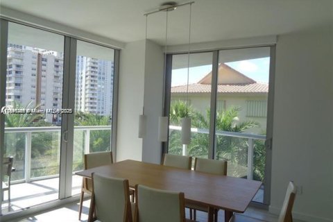 Copropriété à louer à Hallandale Beach, Floride: 3 chambres, 161.37 m2 № 1946913 - photo 4