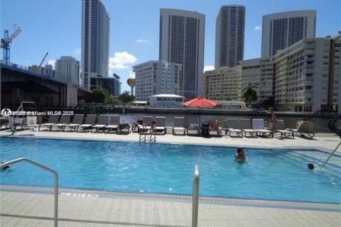 Copropriété à louer à Hallandale Beach, Floride: 3 chambres, 161.37 m2 № 1946913 - photo 22