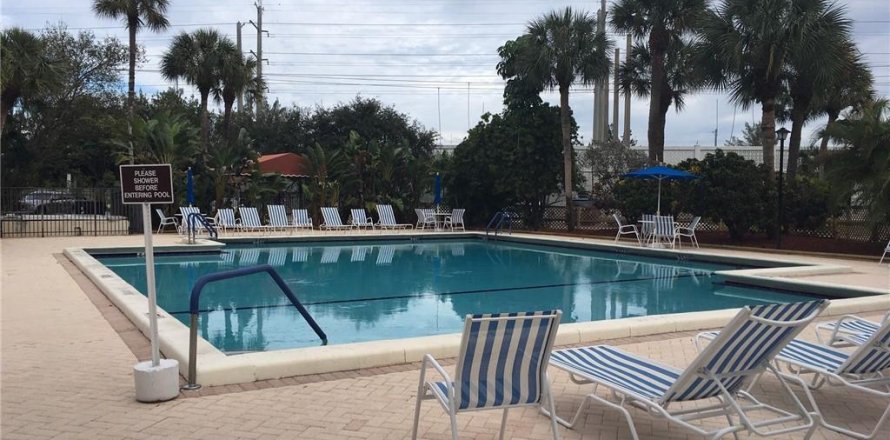 Condominio en Lauderhill, Florida, 2 dormitorios  № 996002