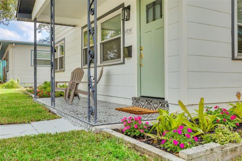 House in Saint Petersburg, Florida 5 bedrooms, 222.97 sq.m. № 2218264 - photo 7