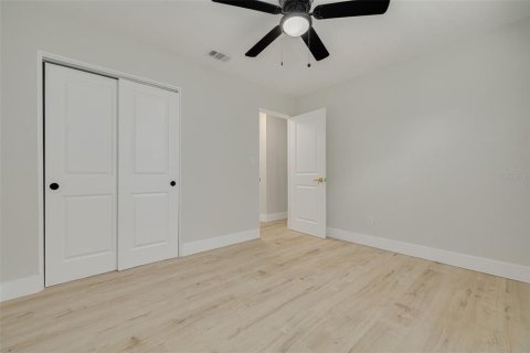 House in Saint Petersburg, Florida 5 bedrooms, 222.97 sq.m. № 2218264 - photo 29