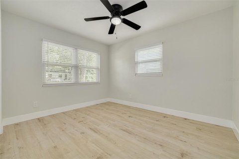 House in Saint Petersburg, Florida 5 bedrooms, 222.97 sq.m. № 2218264 - photo 30