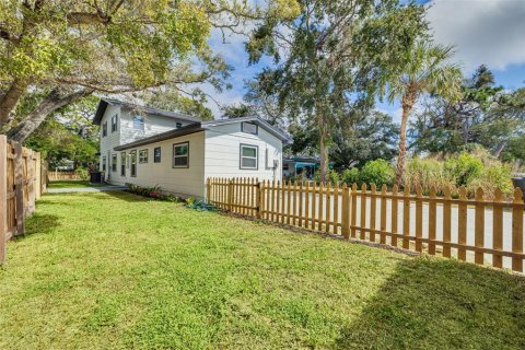 House in Saint Petersburg, Florida 5 bedrooms, 222.97 sq.m. № 2218264 - photo 9