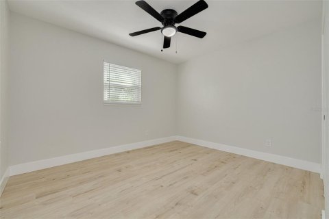 House in Saint Petersburg, Florida 5 bedrooms, 222.97 sq.m. № 2218264 - photo 28