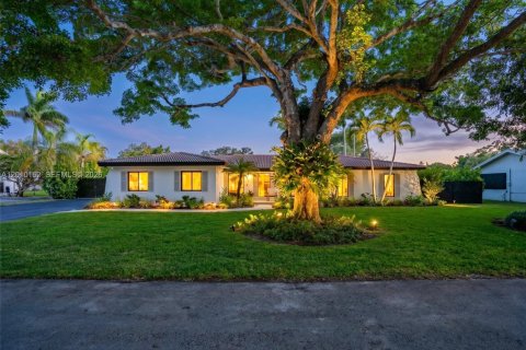House in Palmetto Bay, Florida 4 bedrooms, 211.45 sq.m. № 2075051