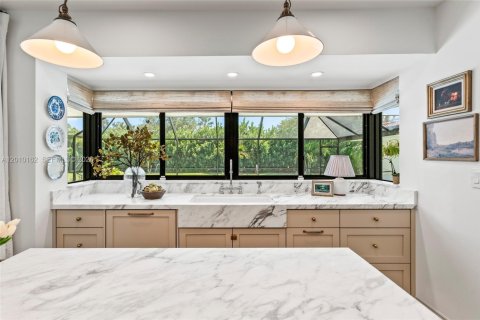 House in Palmetto Bay, Florida 4 bedrooms, 211.45 sq.m. № 2075051 - photo 17
