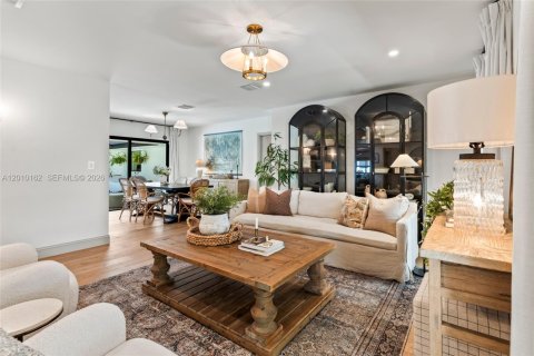 House in Palmetto Bay, Florida 4 bedrooms, 211.45 sq.m. № 2075051 - photo 14