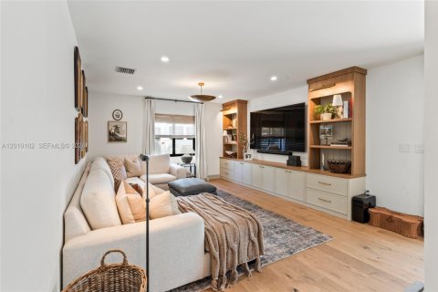 House in Palmetto Bay, Florida 4 bedrooms, 211.45 sq.m. № 2075051 - photo 23