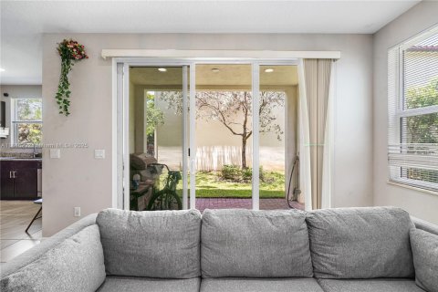 House in Davie, Florida 4 bedrooms, 222.97 sq.m. № 1935841 - photo 20