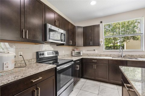 House in Davie, Florida 4 bedrooms, 222.97 sq.m. № 1935841 - photo 14