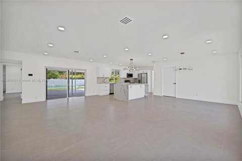 Casa en venta en Hollywood, Florida, 4 dormitorios, 157.19 m2 № 1968125 - foto 1