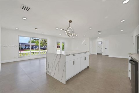 Casa en venta en Hollywood, Florida, 4 dormitorios, 157.19 m2 № 1968125 - foto 4