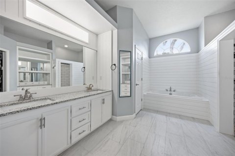 House in Wesley Chapel, Florida 4 bedrooms, 205.5 sq.m. № 2306263 - photo 18