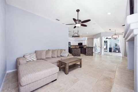 House in Wesley Chapel, Florida 4 bedrooms, 205.5 sq.m. № 2306263 - photo 15