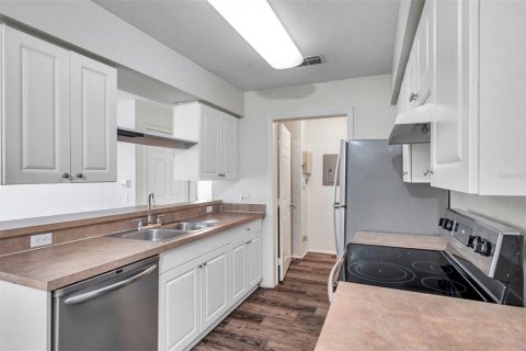 Townhouse in Zephyrhills, Florida 3 bedrooms, 111.95 sq.m. № 1802004 - photo 11