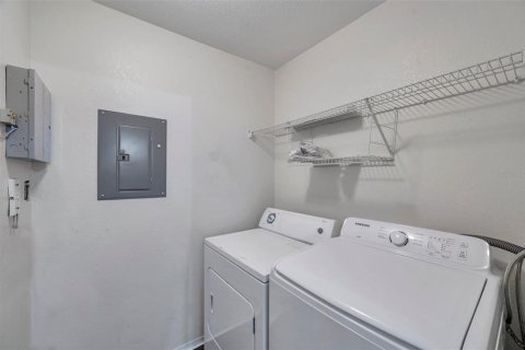 Townhouse in Zephyrhills, Florida 3 bedrooms, 111.95 sq.m. № 1802004 - photo 15