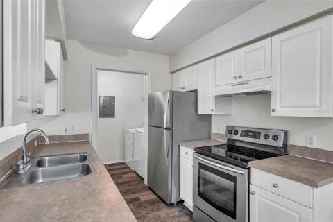 Townhouse in Zephyrhills, Florida 3 bedrooms, 111.95 sq.m. № 1802004 - photo 12
