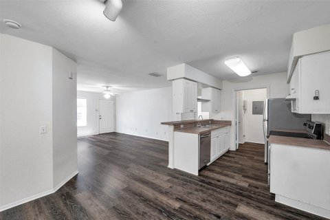 Townhouse in Zephyrhills, Florida 3 bedrooms, 111.95 sq.m. № 1802004 - photo 10