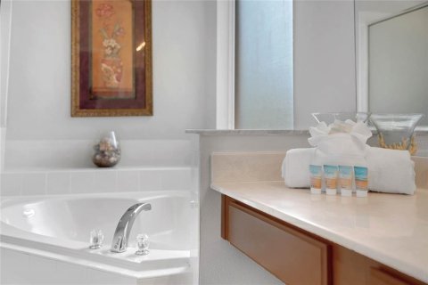 Casa en venta en Kissimmee, Florida, 7 dormitorios, 267.65 m2 № 1909309 - foto 23