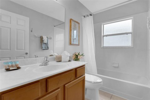 Casa en venta en Kissimmee, Florida, 7 dormitorios, 267.65 m2 № 1909309 - foto 25