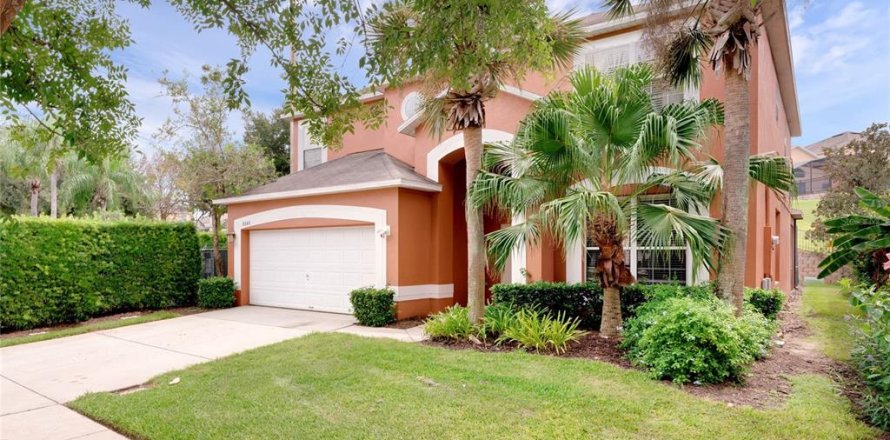 Casa en Kissimmee, Florida 7 dormitorios, 267.65 m2 № 1909309