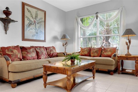 Casa en venta en Kissimmee, Florida, 7 dormitorios, 267.65 m2 № 1909309 - foto 16