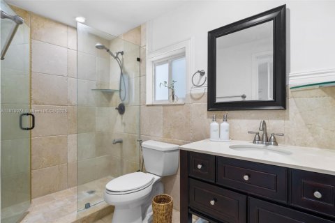 House in North Miami, Florida 5 bedrooms, 254.09 sq.m. № 1920536 - photo 19