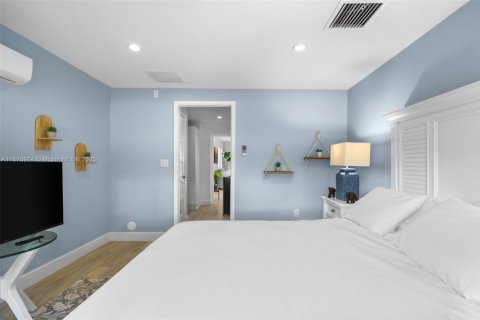 House in North Miami, Florida 5 bedrooms, 254.09 sq.m. № 1920536 - photo 18