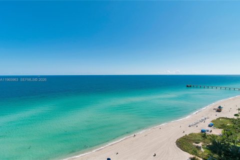 Снять в аренду кондоминиум в Санни-Айлс-Бич, Флорида 1 спальня, 107.86м2, № 2027857 - фото 2