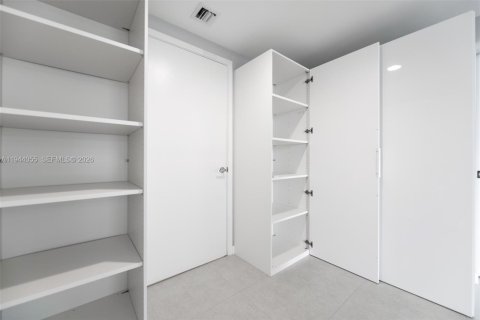 Снять в аренду кондоминиум в Майами, Флорида 1 спальня, 70.51м2, № 2000866 - фото 15