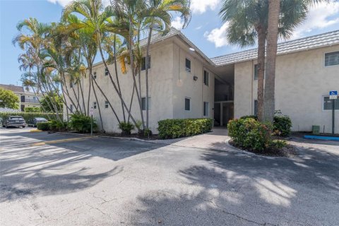 Condo in Pinecrest, Florida, 1 bedroom  № 1999660 - photo 9