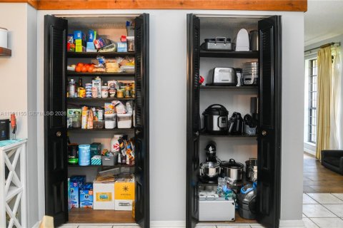 House in Lauderhill, Florida 3 bedrooms, 137.5 sq.m. № 2056900 - photo 15