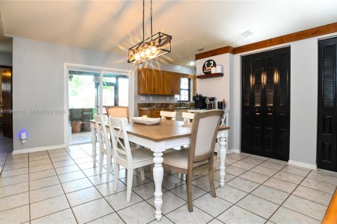 House in Lauderhill, Florida 3 bedrooms, 137.5 sq.m. № 2056900 - photo 8