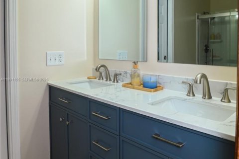 House in Lauderhill, Florida 3 bedrooms, 137.5 sq.m. № 2056900 - photo 21