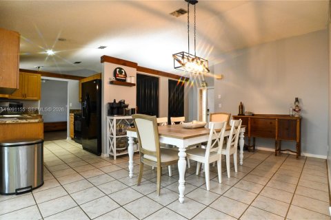 House in Lauderhill, Florida 3 bedrooms, 137.5 sq.m. № 2056900 - photo 9