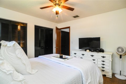 House in Lauderhill, Florida 3 bedrooms, 137.5 sq.m. № 2056900 - photo 29