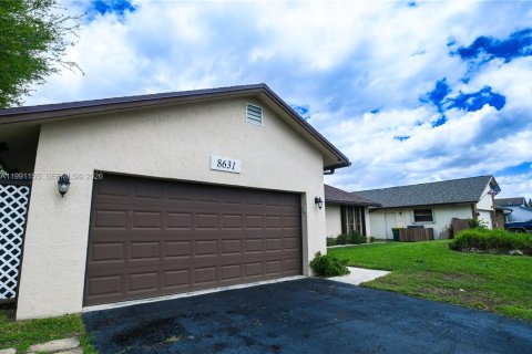 House in Lauderhill, Florida 3 bedrooms, 137.5 sq.m. № 2056900 - photo 5