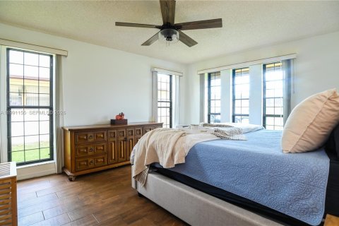 House in Lauderhill, Florida 3 bedrooms, 137.5 sq.m. № 2056900 - photo 19