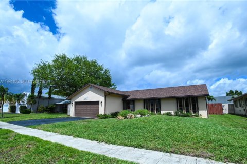 House in Lauderhill, Florida 3 bedrooms, 137.5 sq.m. № 2056900 - photo 3
