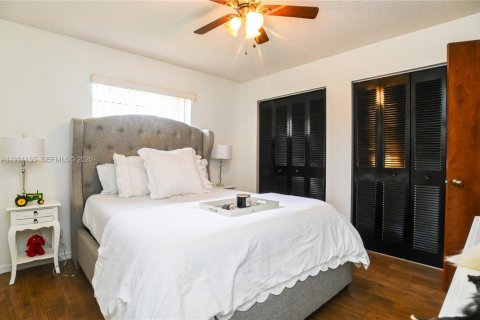 House in Lauderhill, Florida 3 bedrooms, 137.5 sq.m. № 2056900 - photo 28