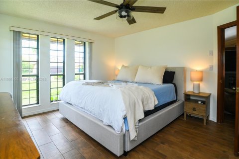 House in Lauderhill, Florida 3 bedrooms, 137.5 sq.m. № 2056900 - photo 16