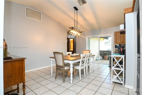 House in Lauderhill, Florida 3 bedrooms, 137.5 sq.m. № 2056900 - photo 7