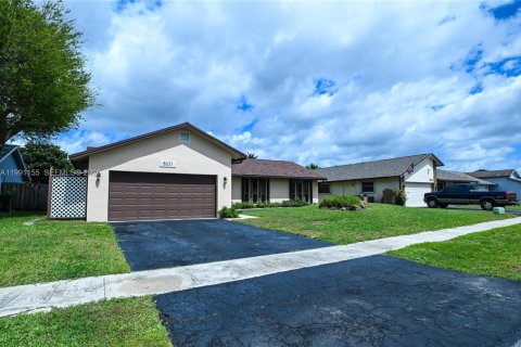 House in Lauderhill, Florida 3 bedrooms, 137.5 sq.m. № 2056900 - photo 4