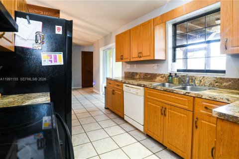 House in Lauderhill, Florida 3 bedrooms, 137.5 sq.m. № 2056900 - photo 14
