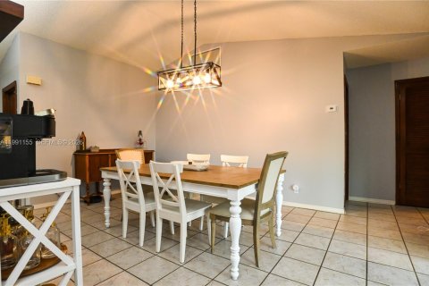 House in Lauderhill, Florida 3 bedrooms, 137.5 sq.m. № 2056900 - photo 10