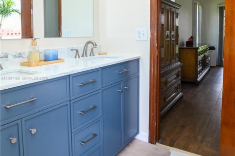 House in Lauderhill, Florida 3 bedrooms, 137.5 sq.m. № 2056900 - photo 24