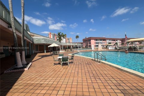 Купить кондоминиум в Майами, Флорида 2 спальни, 107.77м2, № 1971423 - фото 12